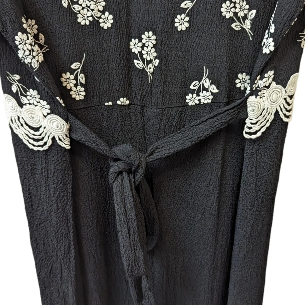 ULTRA Dress NY White Floral & Embroidery on Black Tie-Behind Plus Dress (18) - Picture 6 of 6